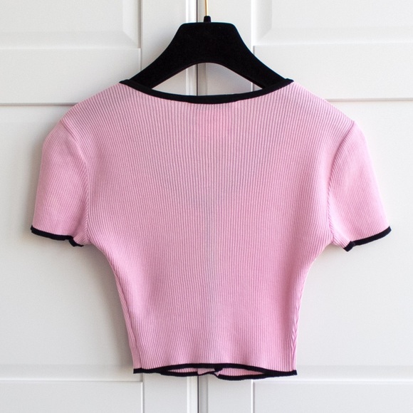 Iconic Chanel Vintage 1995 Pink 95P CropCardigan - Picture 3 of 11